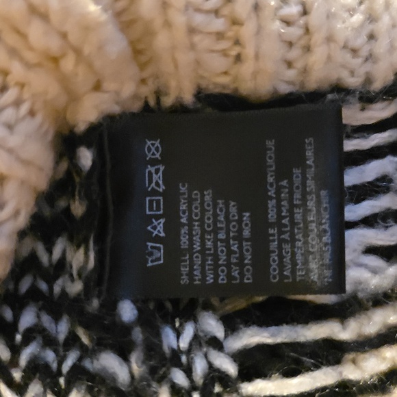 Chic Black and Cream Cable Sweater Size M Cabincore - Picture 7 of 7